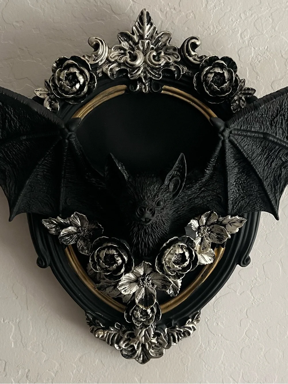Black and Gold Bat Wall Plaque - Decorative Home Wall Decor Halloween